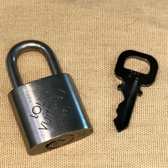 Louis Vuitton damier Geant lock and key set hard to find - Picture 1 of 5